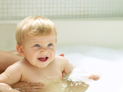 夏季孩子玩水不要忽略这些注意点 <a data-cke-saved-href='http://baojian.9939.com/sjbj/xj/' href='http://baojian.9939.com/sjbj/xj/' target='_blank'><font color='blue'>夏季</font></a>孩子玩水不要忽略这些注意点