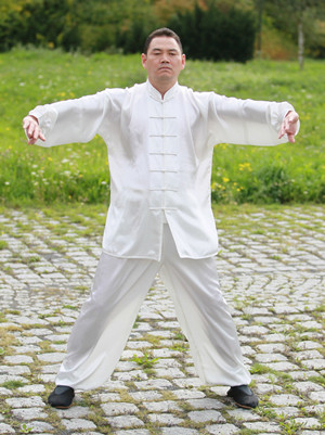 气功的姿势动作有哪些要求?