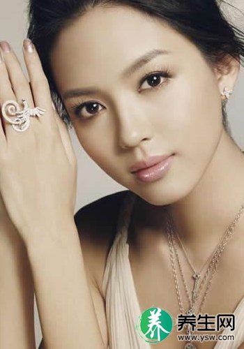 冬冬干皮难上妆?学女星养出水嫩baby肌 冬冬干皮难上妆?学女星养出水嫩baby肌