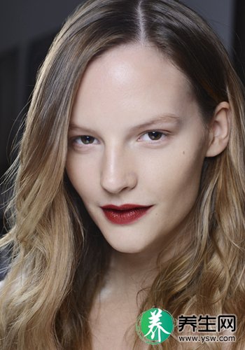 打造饱满开运妆