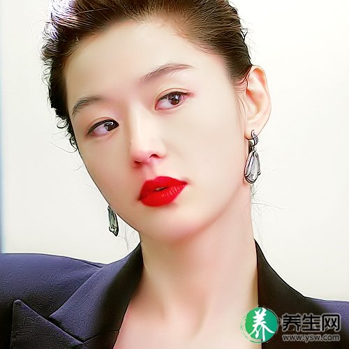 全智贤:精致淡眼mix气场红唇 全智贤:精致淡眼mix气场红唇